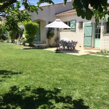 In The Hearth Of The Village Mouries, In The Natural Park Of The Alpilles Villa *