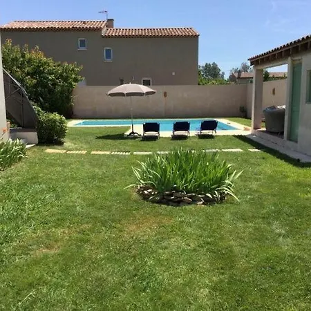 Villa In The Hearth Of The Village Mouries, In The Natural Park Of The Alpilles Mouries
