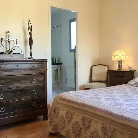 In The Hearth Of The Village Mouries, In The Natural Park Of The Alpilles Villa