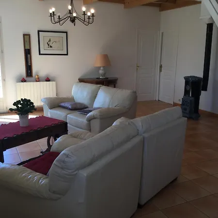 Villa In The Hearth Of The Village Mouries, In The Natural Park Of The Alpilles